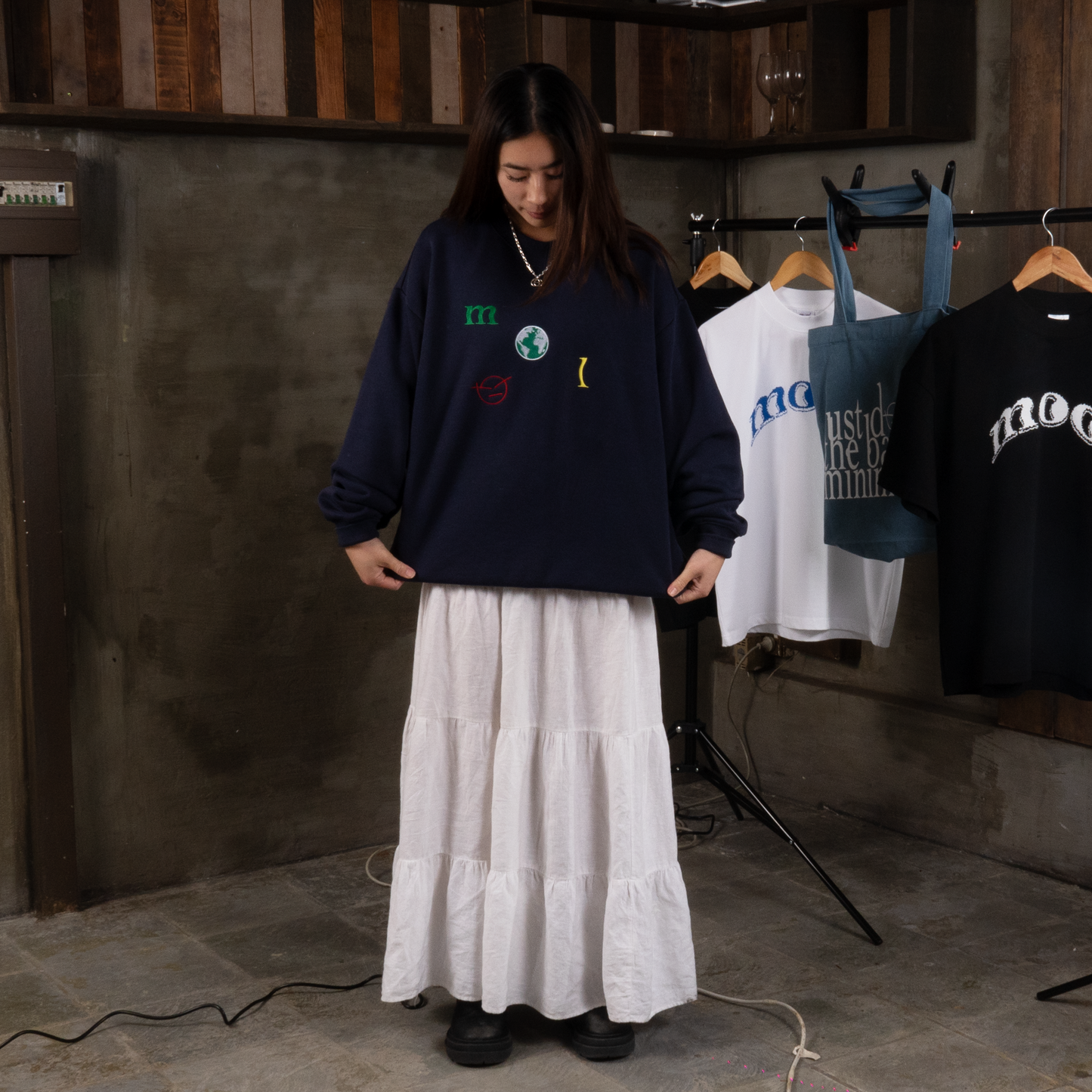 Colourful world crewneck FRONT model